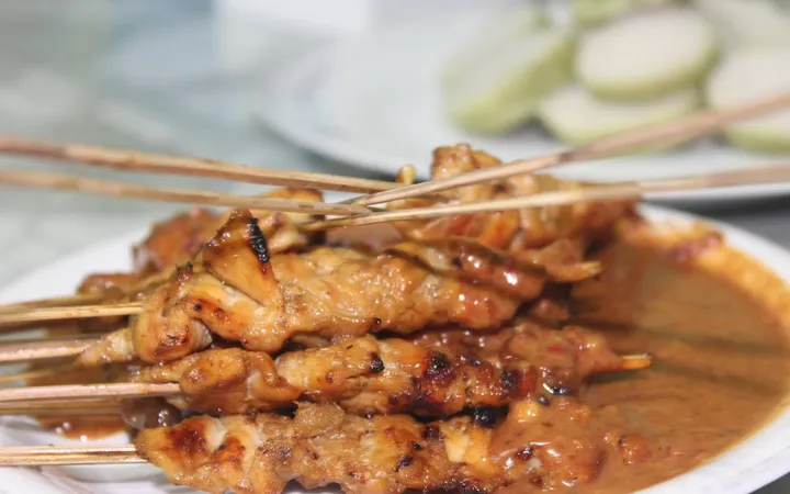 Sate Bu Minol: Traditional Flavors That Bite the Soul in Adipala