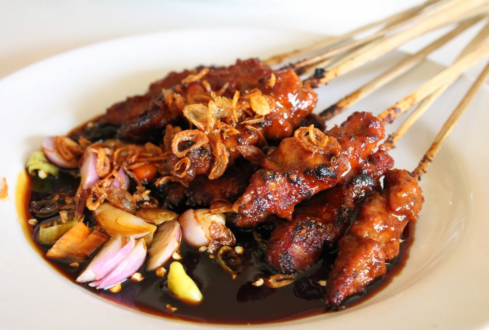 Sate Bu Minol: Rasa Legenda di Jalan Raya Adipala
